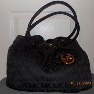 ❤️Saved for Phyllis❤️Like New!Michael Kors Black Drawstring Large Bag